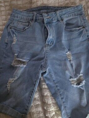 Light Blue Distressed Women’s Jeans Shorts Size Large Stretch